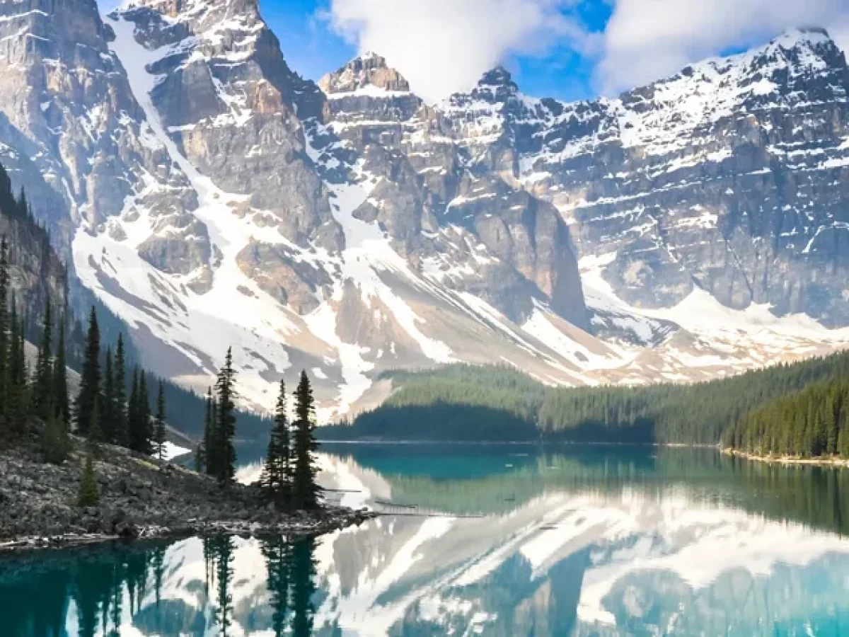 10-Scenic-Tourist-Attractions-in-Canada-in-2025-1200x900